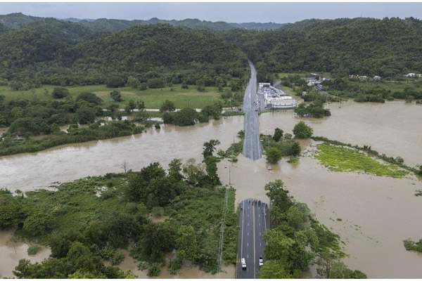 Puerto Rico Diserang Badai, Akses Jalan Terputus Banjir